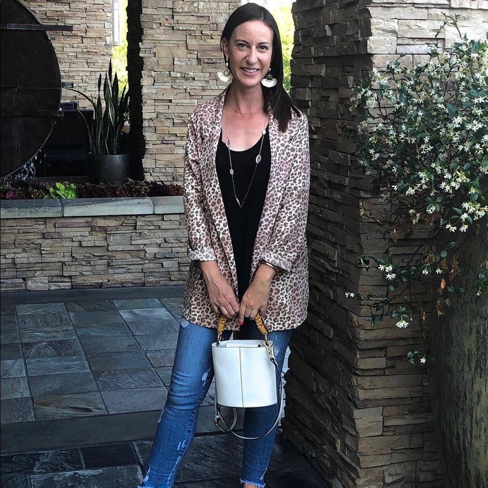 Lush lightweight blazer.